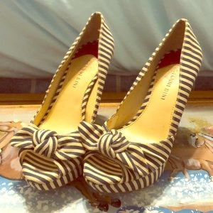 Gianni Bini Platform Heels Blue and White